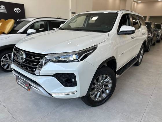 TOYOTA HILUX SW4 2.8 D-4D TURBO DIESEL SRX 7L 4X4 AUTOMÁTICO